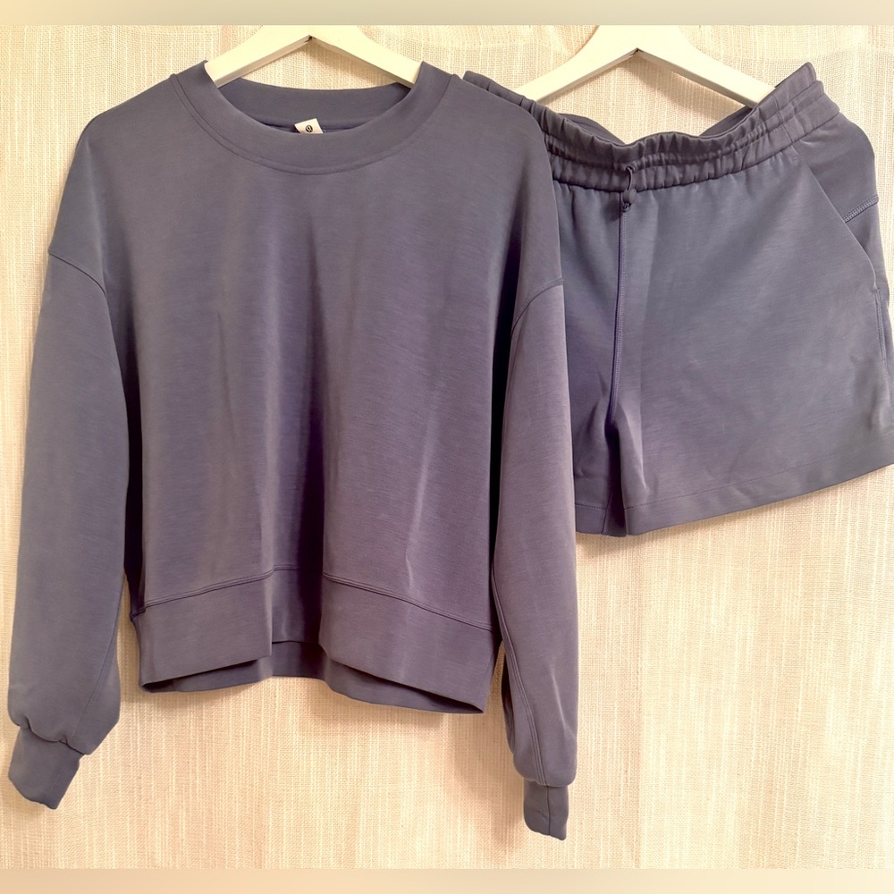 Lululemon Athletica Softstream crewneck and shorts set 💙